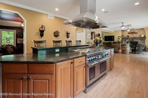 335 Veterans Hwy, Jackson Twp NJ  08527-2832 exterior