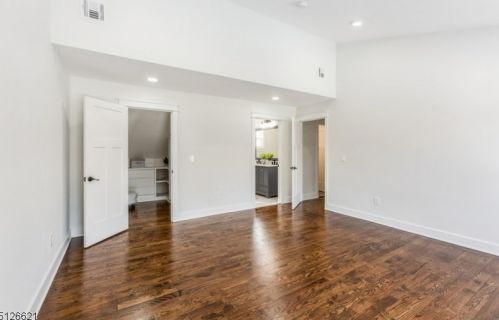 38 La Secla Pl, Berkeley Heights NJ  07922-1234 exterior