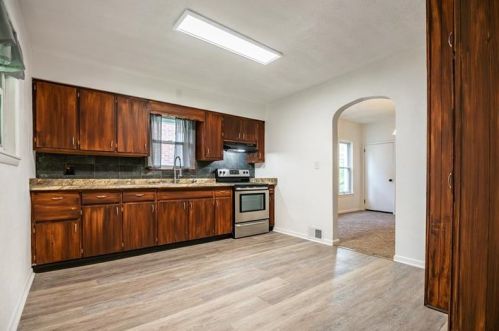 1215 Dakota St, Hermitage, PA 16121-1203