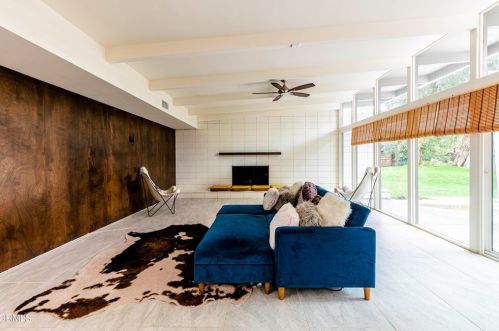 1815 Ridgewood Dr, Bakersfield CA 93306-3831 exterior