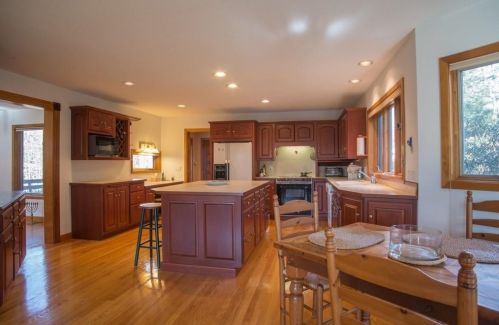 61 Vly Rd, Amherst MA  01002-9717 exterior