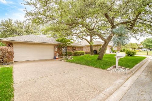 3525 Willowbrook Dr, Fort Worth, TX 76133-4220
