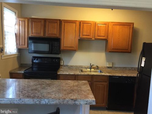 11 Stokes Ave, Camden, NJ 08108-3336