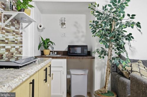 123 Davis Ave, Leesburg VA 20175-3405 exterior