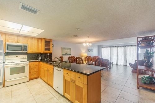 12901 Gulf Ln, Saint Petersburg, FL 33708-2684