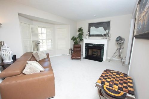 336 Highpointe Dr, Pittsburgh, PA 15220-1849