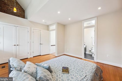 712 Kenyon St, Washington DC  20010-1522 exterior