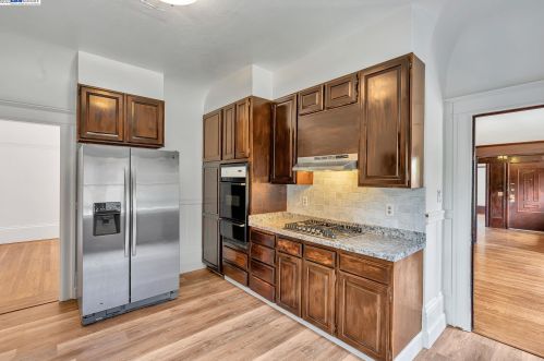 5510 Dover St, Oakland CA 94609-1632 exterior