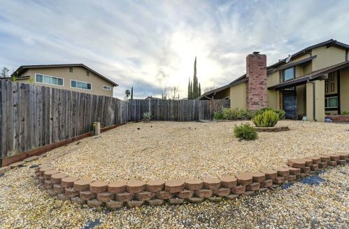 5813 Merlindale Dr, Citrus Heights, CA 95610-6727