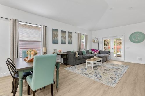 865 105 Ave, Naples FL 34108-1838 exterior