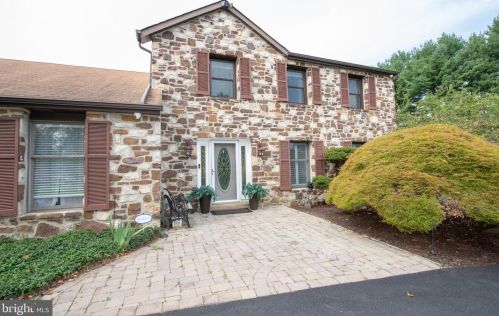 50 Virginia Dr, Southampton, PA 18966-1140