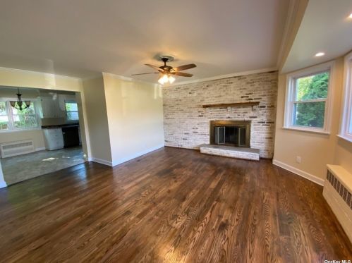 2326 Hampton Ave, Seaford NY  11783-3114 exterior