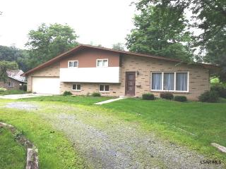 915 9th St, Windber, PA 15963-1402