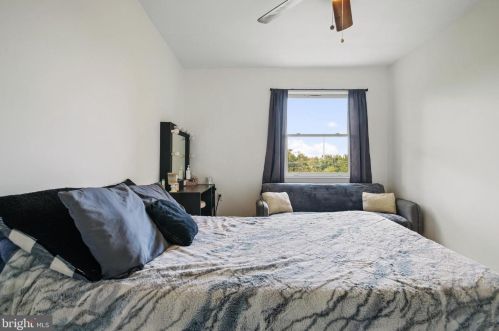 123 Davis Ave, Leesburg VA 20175-3405 exterior