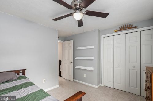 1426 Cellar Crk Way, Herndon VA  20170-2805 exterior