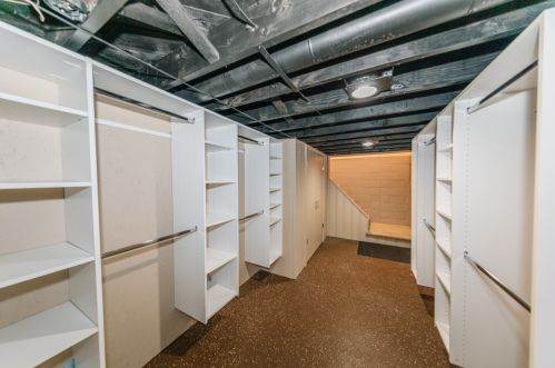 9616 Greenview Ln, Thiensville WI  exterior