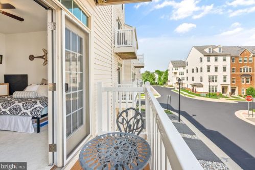 7405 Brunson Cir, Gainesville VA 20155 exterior