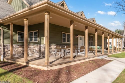 15 Openaki Rd, Dover, NJ 07869-3301