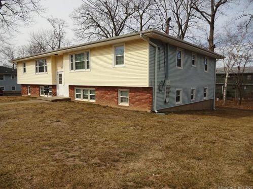 96 Wedgewood Dr, Waterbury, CT 06705-3609