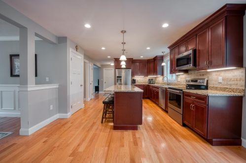 47 Floyd Rd, Derry NH  03038-4712 exterior
