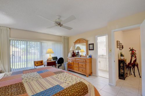 5136 Mirror Lk Blvd, Boynton Beach FL  33472-1211 exterior