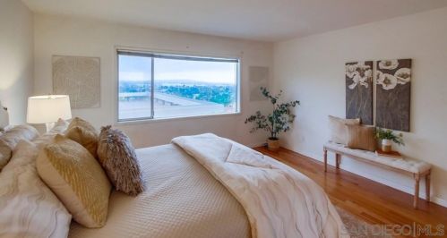 1527 Loring St, San Diego CA  92109-1765 exterior