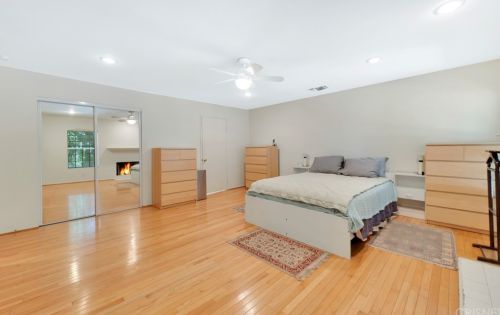 4646 Noble Ave, Van Nuys CA 91403-2013 exterior