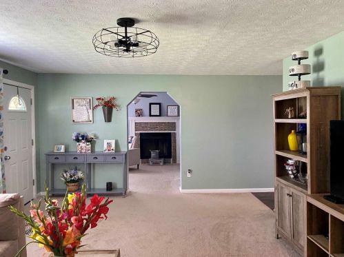 8961 Evergreen Dr, Florence, KY 41042-9296