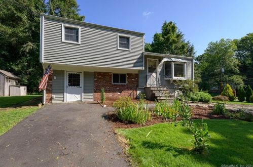 20 London Ln, Stamford, CT 06902-1618