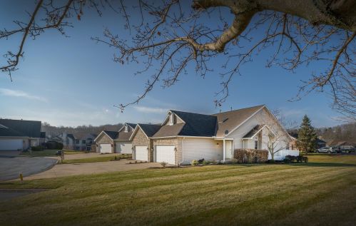 2 Coventry Ct, Mount Vernon, OH 43050-8340
