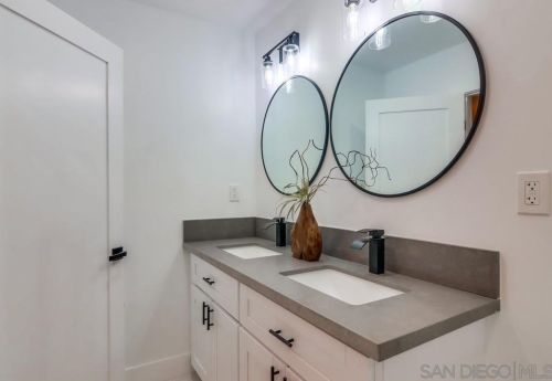5057 September St, San Diego CA  92110-1222 exterior