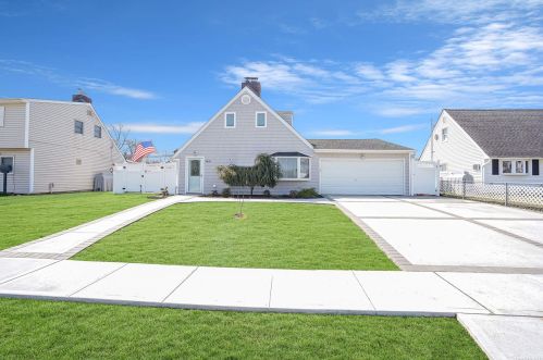 2438 5th St, Hempstead, NY 11554-2639
