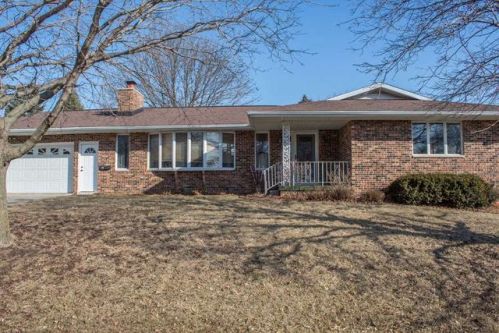 710 Franklin St, Denver, IA 50622-9537