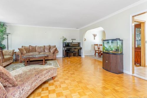 163 Barncroft Rd, Stamford CT 06902-1253 exterior