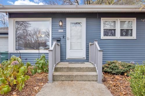 7223 Edgehill Rd, Greendale, WI 53129-1725