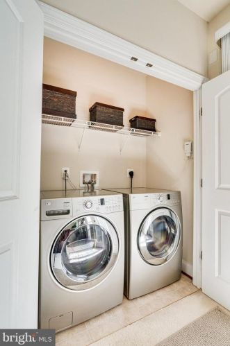 6857 Hartzell Hill Ln, Haymarket VA  20169-4944 exterior