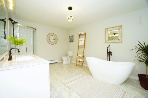 43 Joseph Rd, Salem NH  03079-2021 exterior