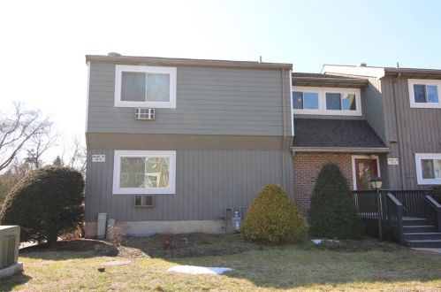 25 Ameridge Dr, Bridgeport, CT 06606-6033