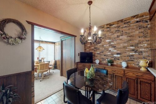 18925 Circle Of The Oaks, Santa Clarita CA  91321-1420 exterior