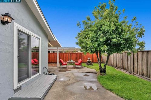 2630 Emma Dr, Pinole CA  94564-1321 exterior