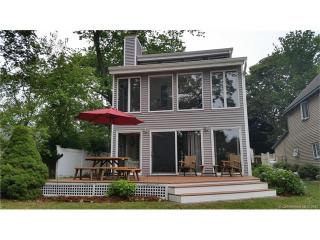 4 South Rd, Niantic, CT 06357-2722