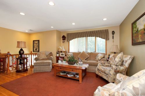241 Delaware Ave, Bayshore, NY 11706-3317