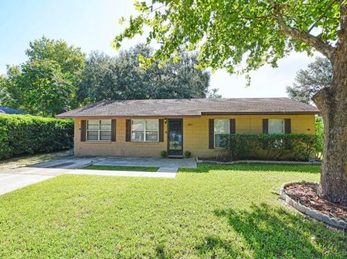 1321 Cedar Ave, Tavares, FL 32778-4431