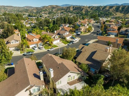 22114 Pamplico Dr, Santa Clarita CA  91350-2186 exterior