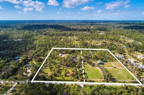 385 7th St, Naples, FL 34117-2138