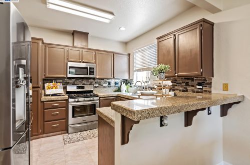 736 Clifton Way, Vacaville CA  95688-8547 exterior
