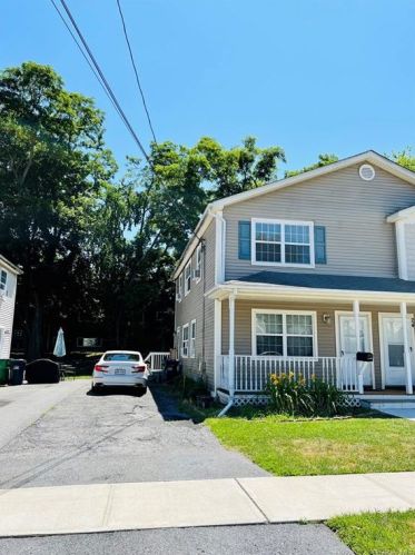 22 Stuart Ave, New Hamburg, NY 12590-2711