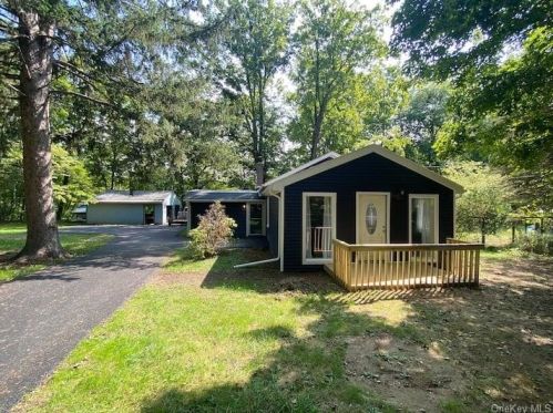 16 Titus Rd, Poughkeepsie, NY 12603-1438