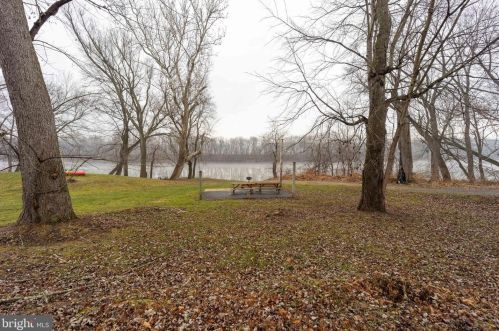 20 Gideon Ln, Falling Waters WV exterior