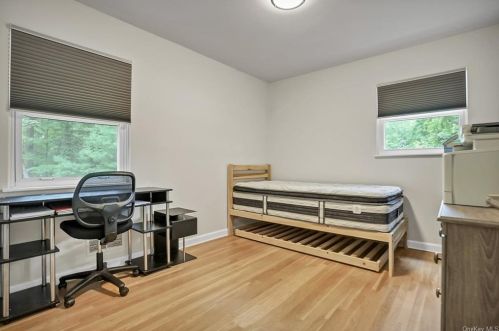 9 Farview Ter, Airmont NY  10901-7531 exterior